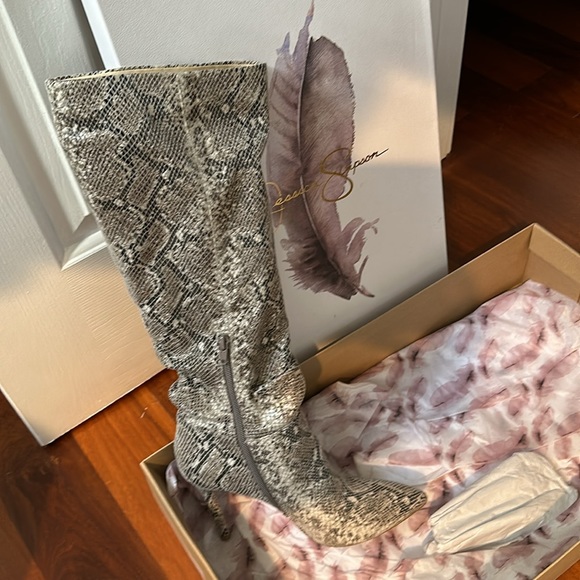 Snakeskin high boots by Jessica Simpson size 8, 4” heels, great condition - Picture 8 of 9